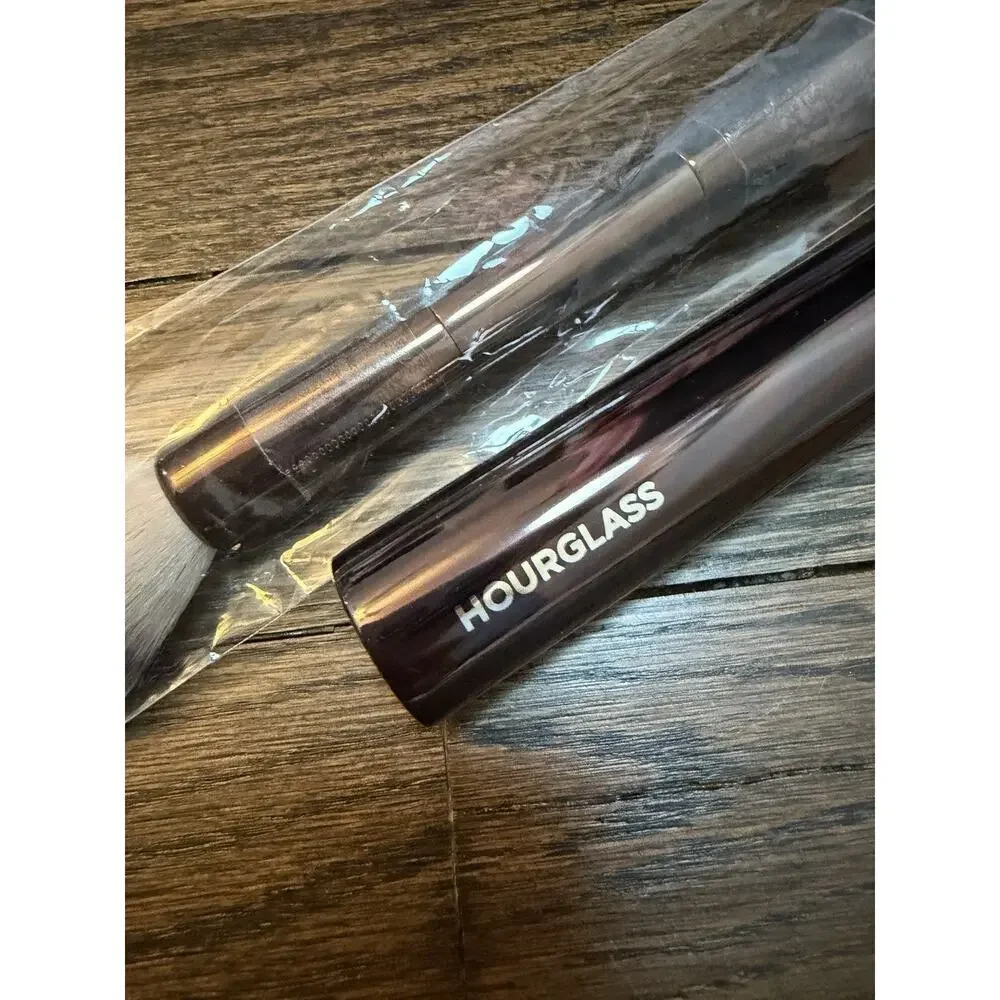 HOURGLASS Ambient Foundation Brush & Ambient Lighting Edit Brush NEW $120